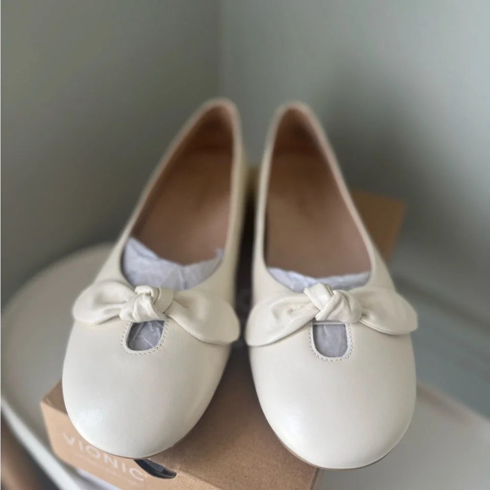 Vionic Cream Women's Flats with Bow Detail - Picture 2 of 4